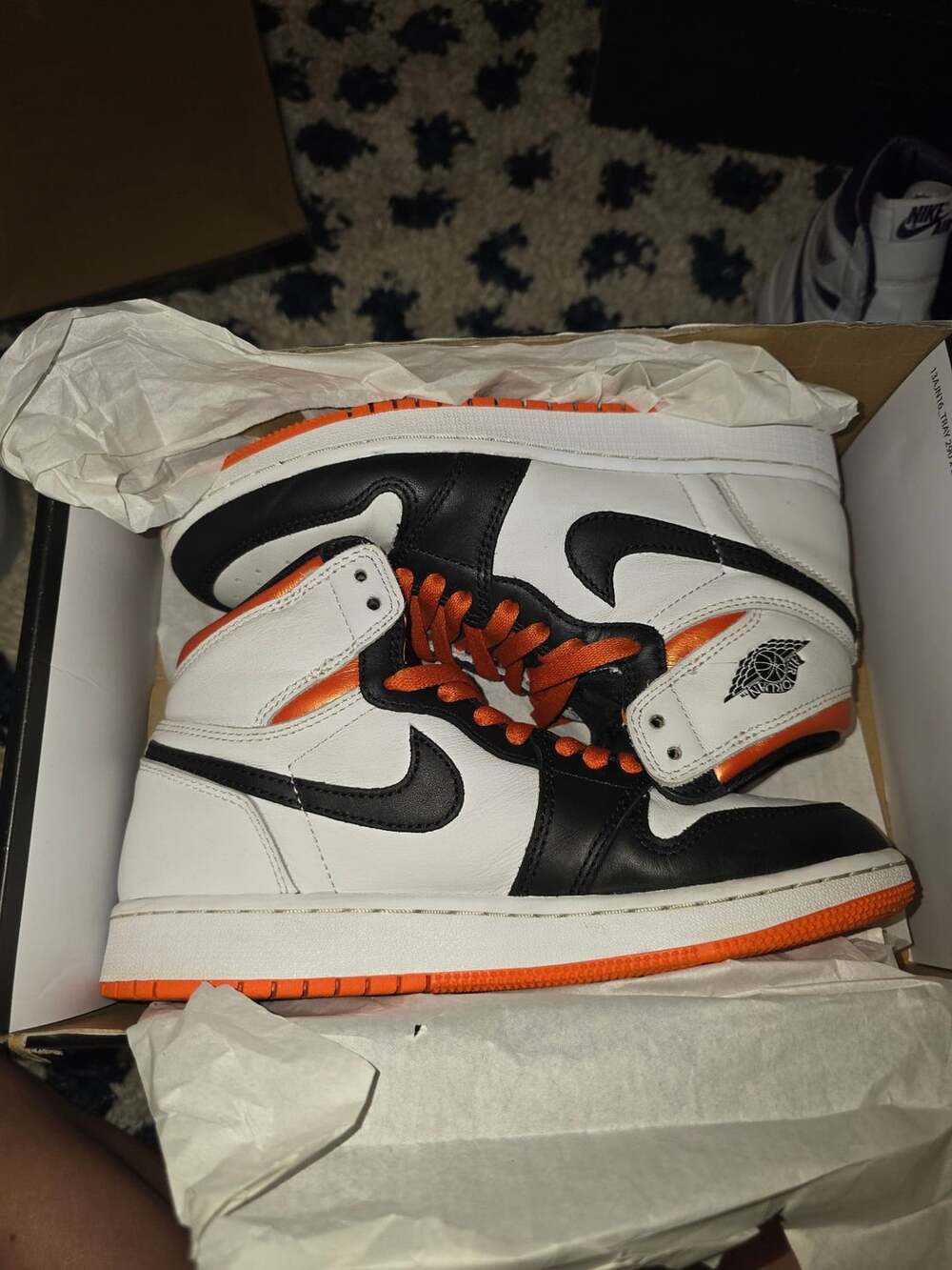 Air Jordan 1 Retro High OG "Electro Orange"